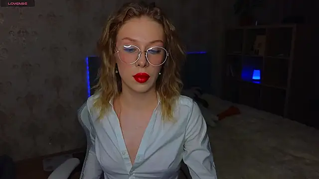 Snapshot of Lucia_wow chatting on 06-13-26, 11:13 Lucia wow online show from 06-13-26, 11:13