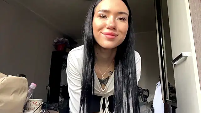 Snapshot of SixtaAmores chatting on 06-15-26, 01:13 SixtaAmores online show from 06-15-26, 01:13