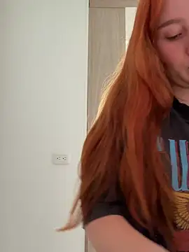 Snapshot of HeyLizaBeth chatting on 06-15-26, 01:35 HeyLizaBeth online show from 06-15-26, 01:35