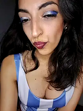 Snapshot of Aveline21 chatting on 07-18-26, 10:02 Aveline21 online show from 07-18-26, 10:02