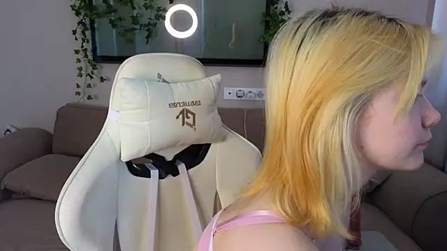 Emily Miu online show from 06-19-26, 03:22