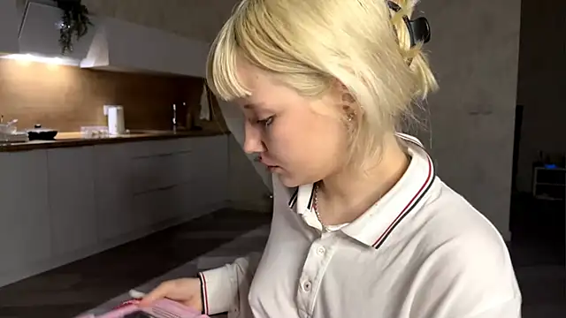 Emillema online show from 06-16-26, 10:34