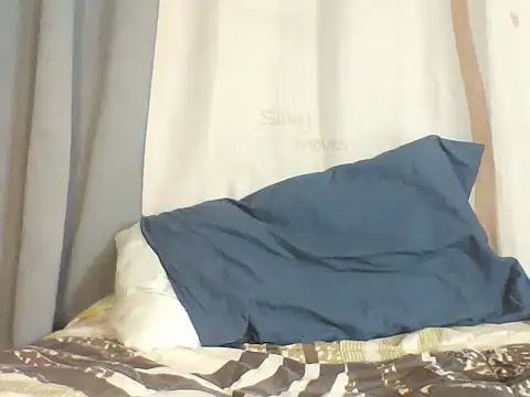 Snapshot of Sexy_mitch chatting on 07-14-26, 12:00 Sexy mitch online show from 07-14-26, 12:00