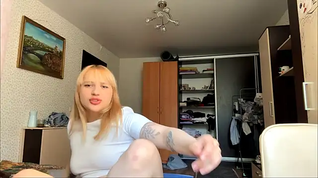 Snapshot of EllanFernandes chatting on 06-17-26, 06:16 EllanFernandes online show from 06-17-26, 06:16