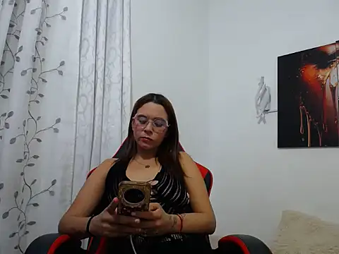 Snapshot of zelleste chatting on 06-15-26, 11:40 zelleste online show from 06-15-26, 11:40