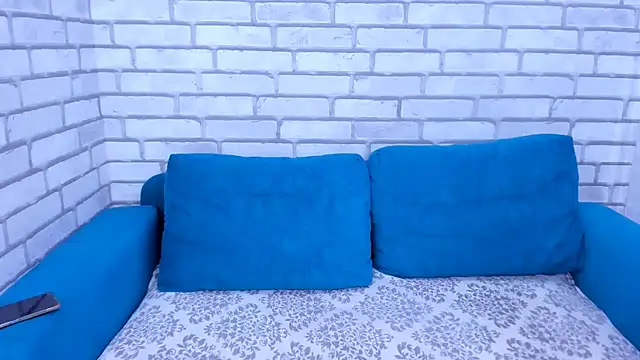 Snapshot of RoxyyLuxe chatting on 06-25-26, 05:34 RoxyyLuxe online show from 06-25-26, 05:34