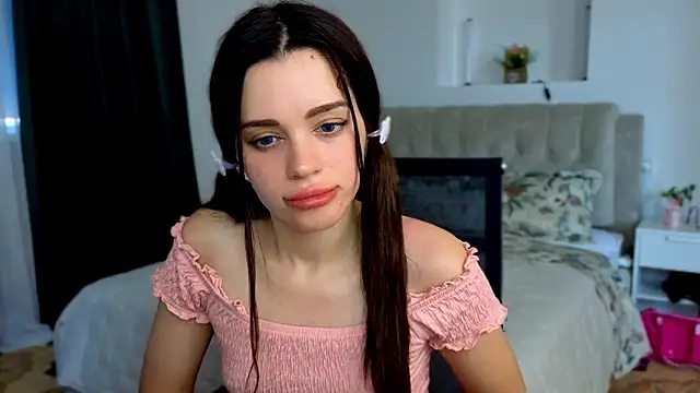 Snapshot of Little_cuti1e chatting on 06-29-26, 10:10 Little cuti1e online show from 06-29-26, 10:10