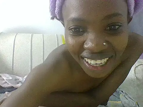 Snapshot of littlefrankie chatting on 06-20-26, 01:58 littlefrankie online show from 06-20-26, 01:58