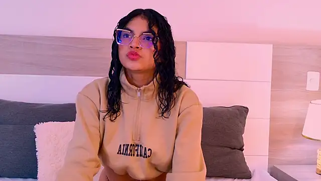 Snapshot of MelodyAlvarez chatting on 07-13-26, 11:35 MelodyAlvarez online show from 07-13-26, 11:35