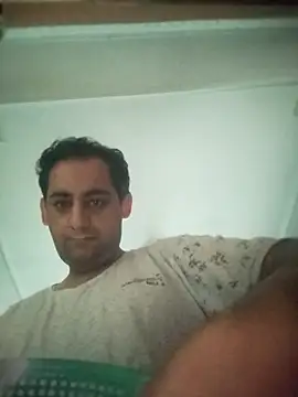 Snapshot of chuby38male chatting on 07-11-26, 01:52 chuby38male online show from 07-11-26, 01:52