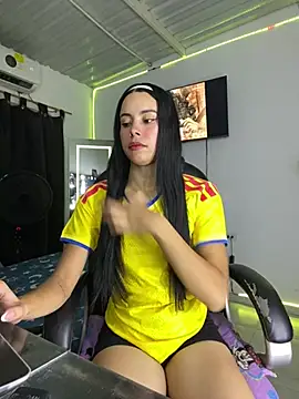 Snapshot of Lesly_Cute_ chatting on 06-19-26, 04:17 Lesly Cute online show from 06-19-26, 04:17