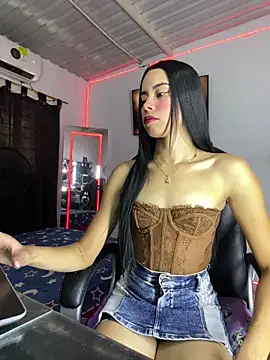 Snapshot of Lesly_Cute_ chatting on 06-20-26, 06:00 Lesly Cute online show from 06-20-26, 06:00