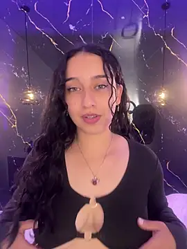 Snapshot of ZoeBlissX chatting on 06-18-26, 11:25 ZoeBlissX online show from 06-18-26, 11:25