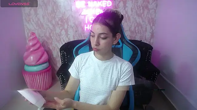 Snapshot of KiaraStar_ch chatting on 07-09-26, 07:40 KiaraStar ch online show from 07-09-26, 07:40