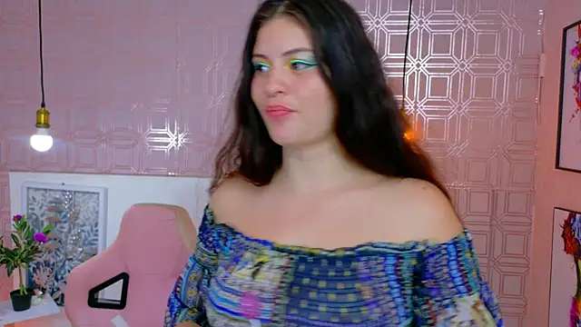 Snapshot of Esme20 chatting on 06-17-26, 10:00 Esme20 online show from 06-17-26, 10:00
