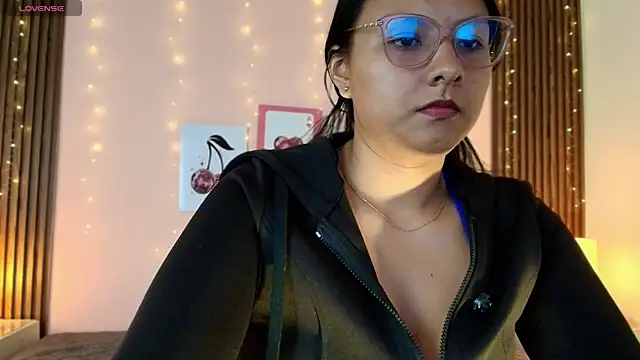 Snapshot of katty_collet chatting on 06-18-26, 01:59 katty collet online show from 06-18-26, 01:59