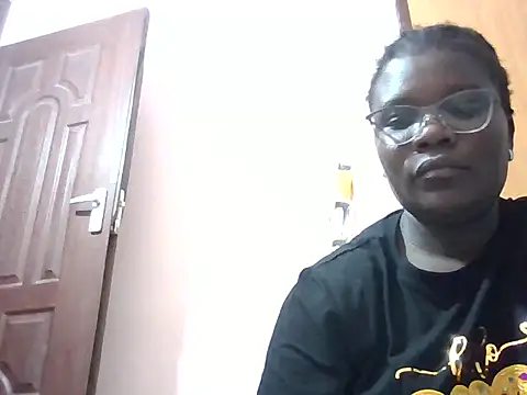 Snapshot of Beauty-Doll2 chatting on 06-17-26, 03:35 Beauty-Doll2 online show from 06-17-26, 03:35