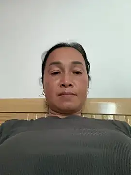 Loly hana online show from 07-29-26, 02:43