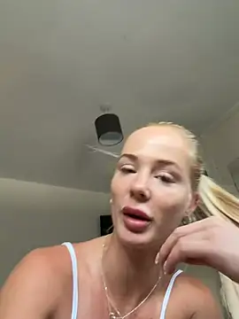 Snapshot of MilanMae chatting on 06-24-26, 05:50 MilanMae online show from 06-24-26, 05:50