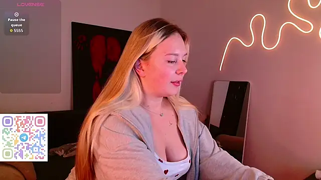 Snapshot of bellablanche chatting on 07-23-26, 10:57 bellablanche online show from 07-23-26, 10:57