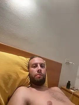 Snapshot of tittolone98 chatting on 08-04-26, 05:26 tittolone98 online show from 08-04-26, 05:26