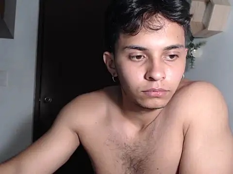 Snapshot of Rieuand77 chatting on 06-18-26, 09:09 Rieuand77 online show from 06-18-26, 09:09
