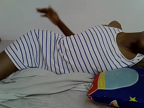 Snapshot of Beutypetite1 chatting on 07-03-26, 01:17 Beutypetite1 online show from 07-03-26, 01:17