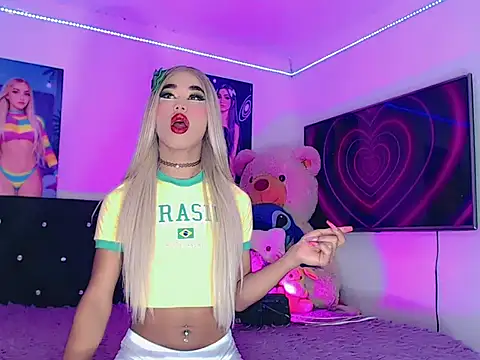 Snapshot of HeidiVanessa chatting on 06-19-26, 01:54 HeidiVanessa online show from 06-19-26, 01:54