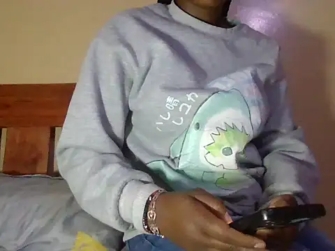 Snapshot of Priscay chatting on 07-17-26, 04:41 Priscay online show from 07-17-26, 04:41