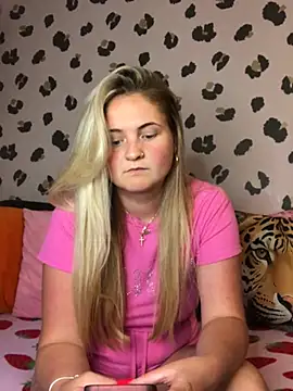 Snapshot of Juicy_BabeXo chatting on 06-28-26, 08:04 Juicy BabeXo online show from 06-28-26, 08:04