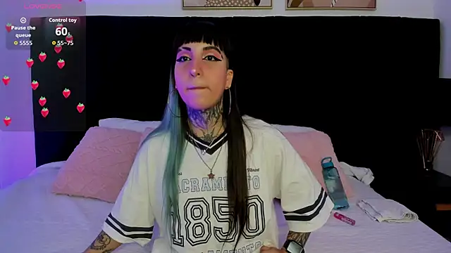 Snapshot of izzy_moon7 chatting on 07-07-26, 11:14 izzy moon7 online show from 07-07-26, 11:14