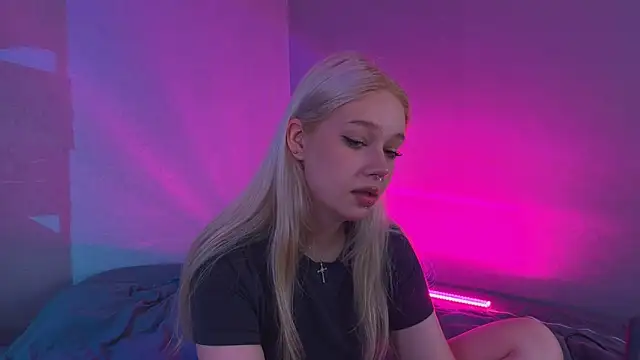 Snapshot of MichelleMargiela chatting on 06-30-26, 03:29 MichelleMargiela online show from 06-30-26, 03:29