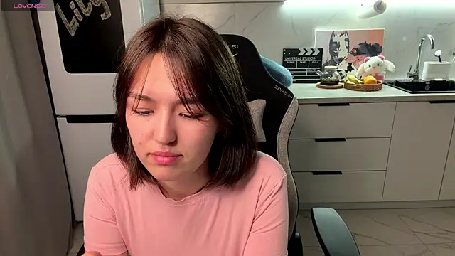 LilyPopss online show from 06-20-26, 07:27
