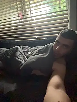 Snapshot of skinnyarab1995 chatting on 06-20-26, 01:36 skinnyarab1995 online show from 06-20-26, 01:36