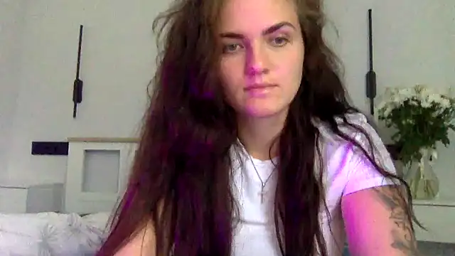 Snapshot of Violeya chatting on 06-30-26, 09:43 Violeya online show from 06-30-26, 09:43