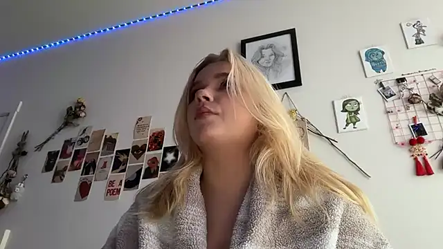 Snapshot of Laveliari chatting on 07-17-26, 09:41 Laveliari online show from 07-17-26, 09:41