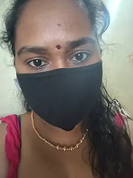 Snapshot of Lundpakadu chatting on 07-17-26, 11:39 Lundpakadu online show from 07-17-26, 11:39