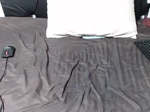 Snapshot of ShamilCruzXx chatting on 07-05-26, 10:39 ShamilCruzXx online show from 07-05-26, 10:39
