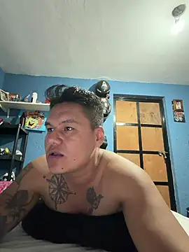 Snapshot of LatinoLeones chatting on 06-21-26, 12:30 LatinoLeones online show from 06-21-26, 12:30