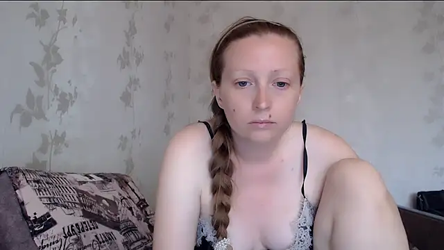 Snapshot of Foxyy_Helen chatting on 06-25-26, 02:54 Foxyy Helen online show from 06-25-26, 02:54