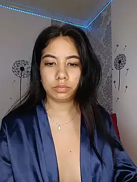 Snapshot of AylinLove_ chatting on 07-13-26, 02:53 AylinLove online show from 07-13-26, 02:53