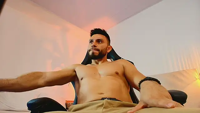 Mateo Vega  online show from 06-25-26, 03:39