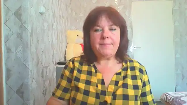Snapshot of HannahAna39 chatting on 08-06-26, 06:26 HannahAna39 online show from 08-06-26, 06:26