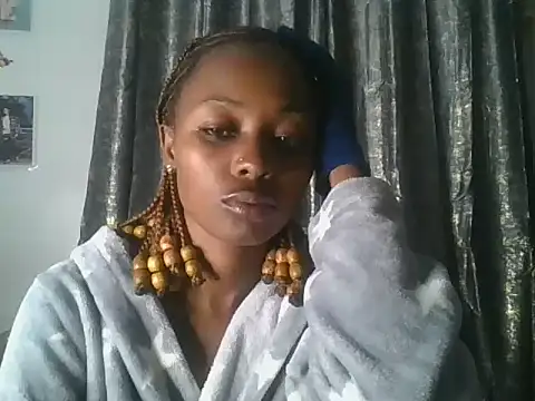 Snapshot of Prettyquueen chatting on 06-27-26, 11:43 Prettyquueen online show from 06-27-26, 11:43