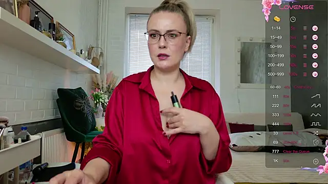 Snapshot of BeautyeyesLovely chatting on 10-04-25, 12:36 BeautyeyesLovely online show from 10-04-25, 12:36