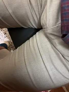 Snapshot of SatBull007 chatting on 10-13-25, 08:25 SatBull007 online show from 10-13-25, 08:25