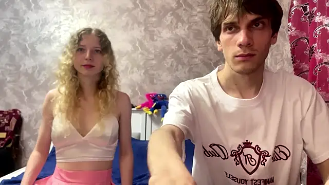 Snapshot of Cute__Couple_ chatting on 07-15-26, 07:30 Cute Couple online show from 07-15-26, 07:30