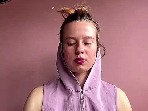 Snapshot of BettyFlirty chatting on 07-09-26, 12:09 BettyFlirty online show from 07-09-26, 12:09