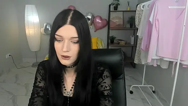 Snapshot of Emily__Wood chatting on 07-24-26, 09:40 Emily Wood online show from 07-24-26, 09:40
