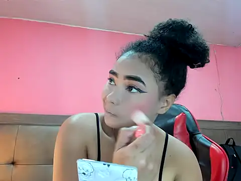 Naomi Moon  online show from 07-11-26, 07:27